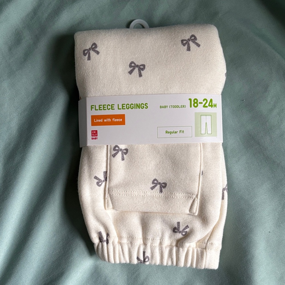 Uniqlo Cream Baby Fleece Leggings with Gray Bow Print